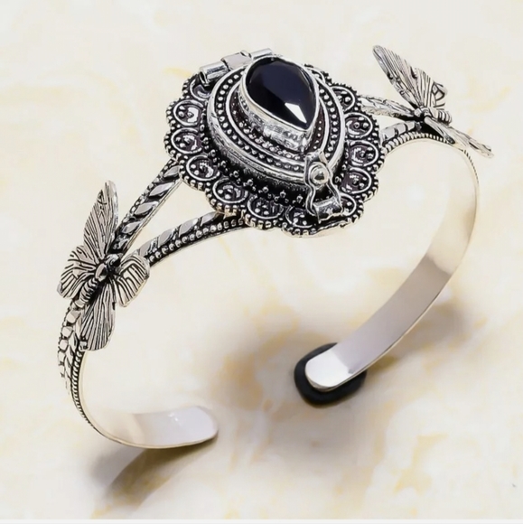 New Black Spinnel 925 Silver Butterflies Poison Cuff Bracelet. - Picture 1 of 1